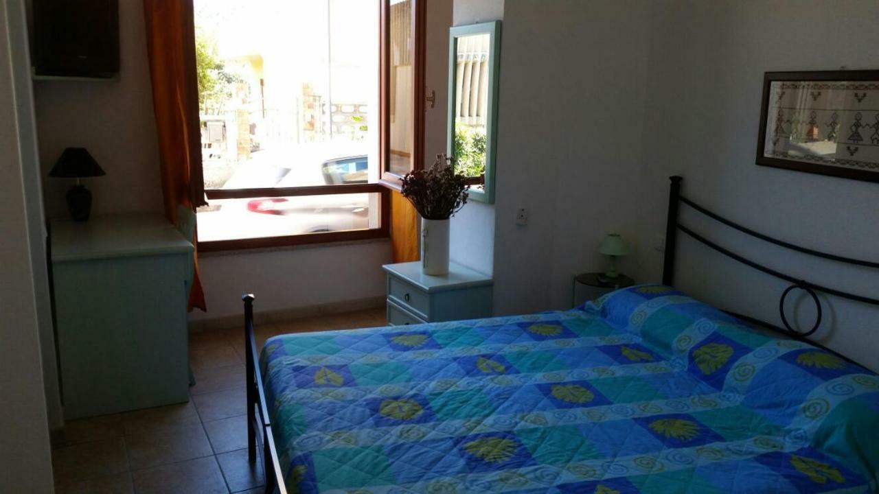 Bed and Breakfast L'Onda Blu Domus De Maria Exterior foto