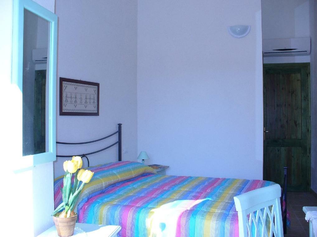Bed and Breakfast L'Onda Blu Domus De Maria Exterior foto